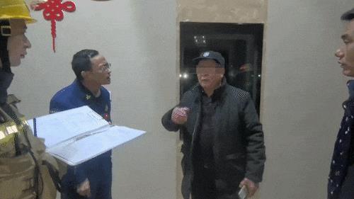 DƬ